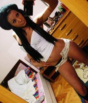 Meet Kristie from Vermont (27) | Discreet Adult Dating