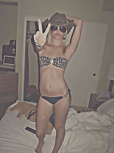 Aimee, 24 in Ontario | Casual Dating and Private Chat