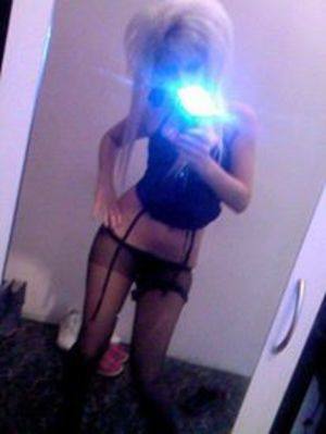 Holly, 19 in Pennsylvania | Younger Adult Woman, Older Men