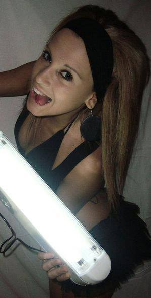 Evelyn (29) in Texas | Friends with Benefits