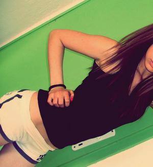 Arielle (27) in Virginia | Friends with Benefits