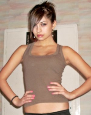 Kaylynn from California is looking for adult webcam chat