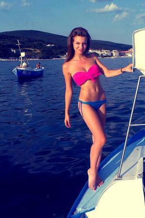Escorts like Ashleigh are down to fuck you now!