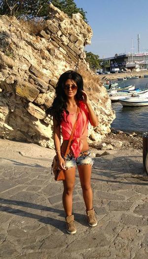 Escorts like Tia are down to fuck you now!