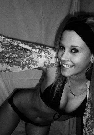 Escorts like Averi are down to fuck you now!