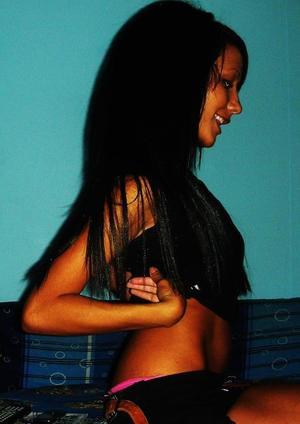 Claris from Warwick, Rhode Island is looking for adult webcam chat