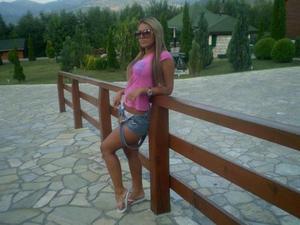 Glenda from Kansas is looking for adult webcam chat