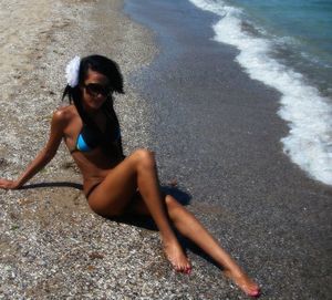Looking for local cheaters? Take Joelle from California home with you