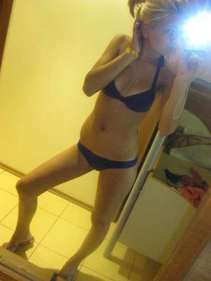 Julee from Ohio is looking for adult webcam chat