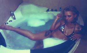 Lara from New York is interested in nsa sex with a nice, young man