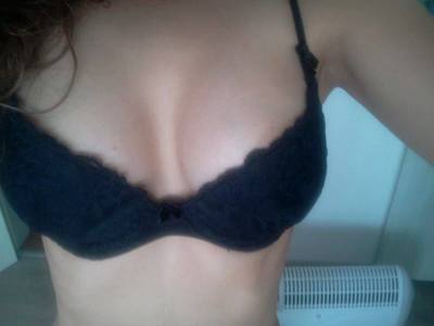 Kellie from California is interested in nsa sex with a nice, young man