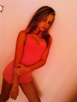 Meet local singles like Mollie from California who want to fuck tonight