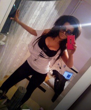 Meet local singles like Makenzie from California who want to fuck tonight
