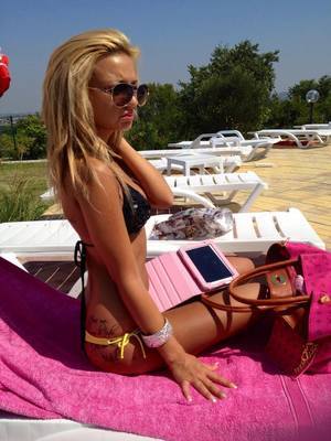 Kayla is a cheater looking for a guy like you!