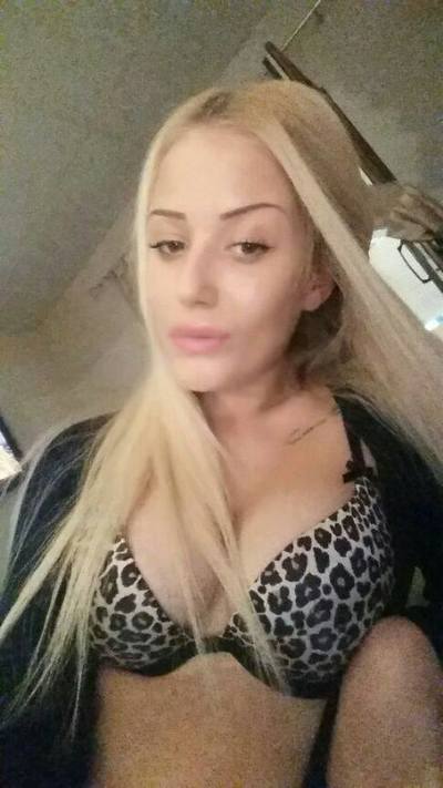 Ashlee from Arizona is the best local fuck buddy you can ever find