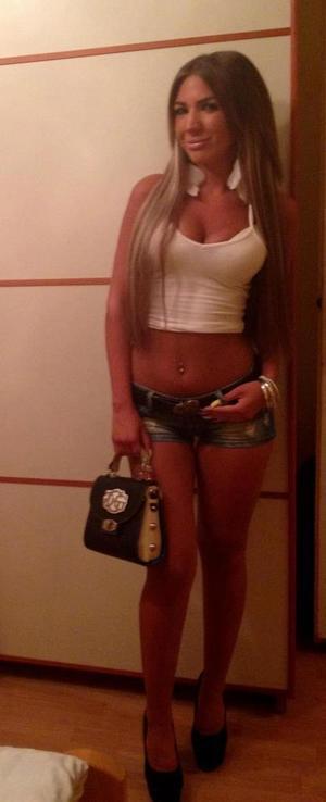 Christen from Wisconsin is looking for adult webcam chat
